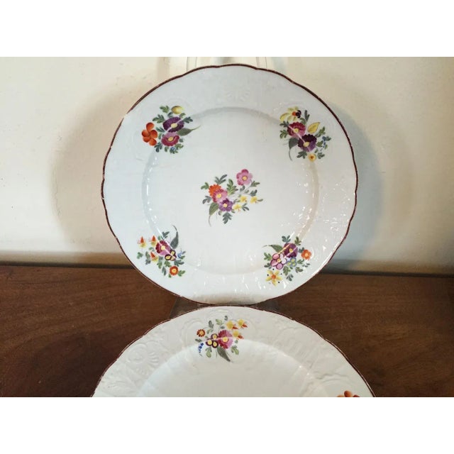 Early 19th Century Early 19th Century English Coalport Porcelain Plates with Floral Sprig Decoration - A Pair For Sale - Image 5 of 10