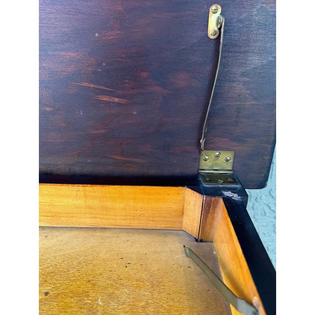 Mahogany piano bench that has been used in the foyer as a bench to store shoes under. Could also be used as a footboard...