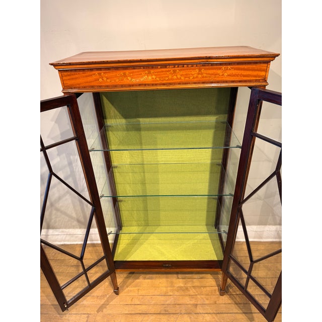 Brown 19th Cantury Sheraton-Style Mahogany Inlaid Curio Cabinet For Sale - Image 8 of 10