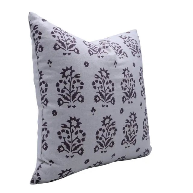 Add a touch of enduring charm to your space with the "Sadabahar" block print handmade cushion cover. Made from pure linen,...
