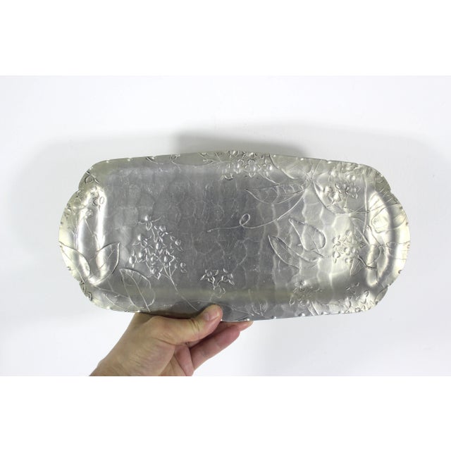 Mid-Century Modern Vintage Wendell August Forge Dogwood Mid-Century Modern Hammered Aluminum Drinks Tray For Sale - Image 3 of 10