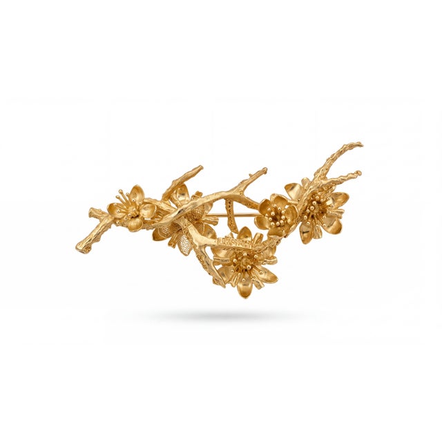 1970s 1970s 18k Yellow Gold Italian Floral Brooch With Enamel Leaves & Rubies For Sale - Image 5 of 13