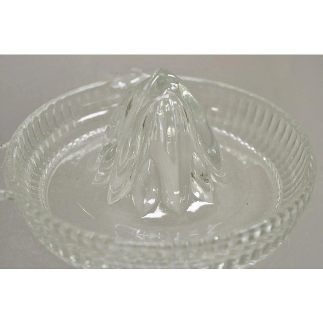 Vintage Art Deco Clear Glass Ribbed Hand Juicer Citrus Orange Handle & Lip For Sale In Philadelphia - Image 6 of 9