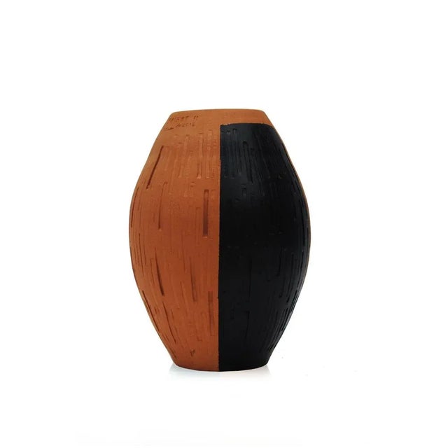 Each vase is handmade, following the traditional artisan technique of ceramics. Every single work is signed by the author....