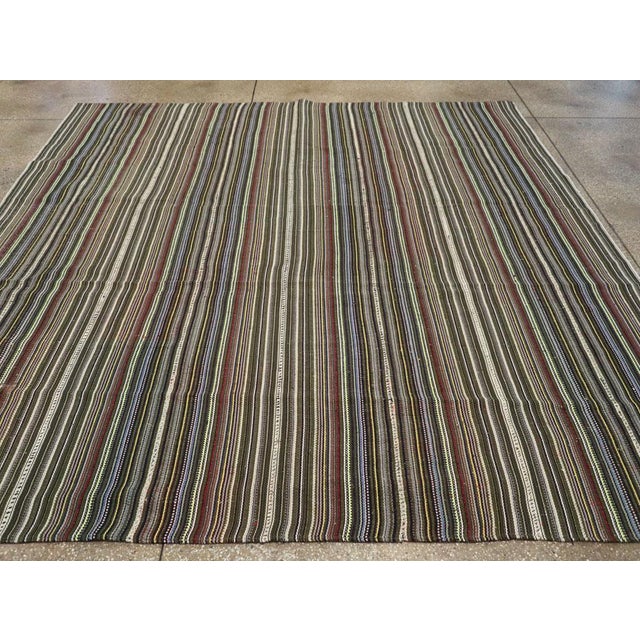 Galerie Shabab Collection Mid-20th Century Handmade Turkish Flatweave Kilim Small Square Room Size Carpet For Sale - Image 4 of 8