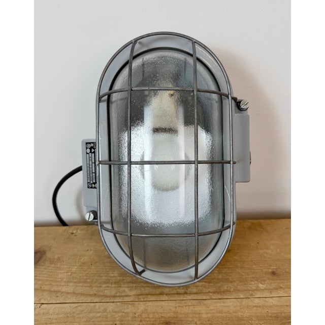 Industrial Vintage Industrial Cast Aluminium Wall Light from Elektrosvit, 1970s For Sale - Image 3 of 17