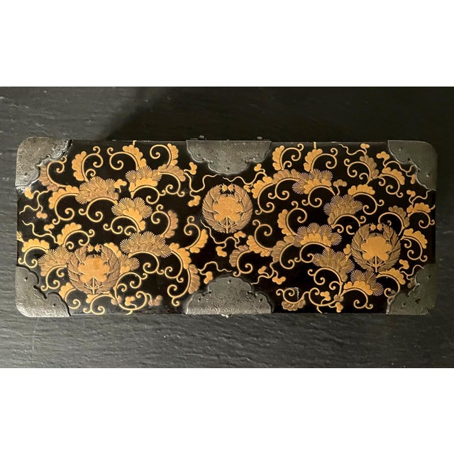 Metal Japanese Antique Lacquer Maki-E Miniature Hasami-Bako with Copper Mounts For Sale - Image 7 of 18