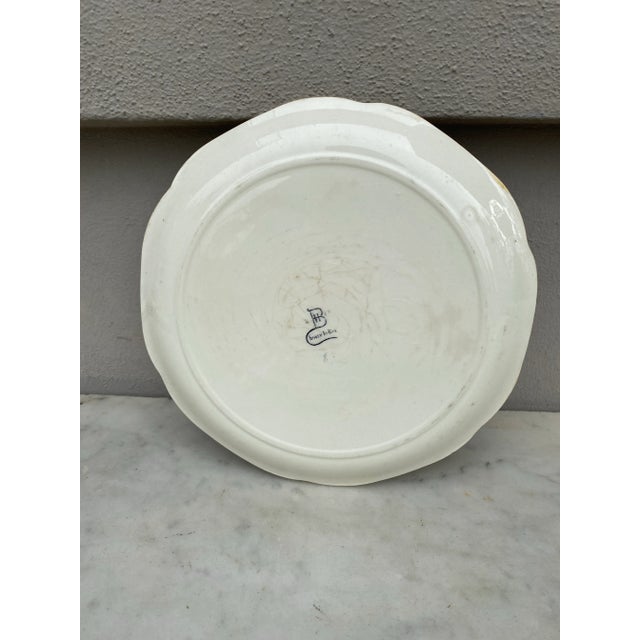 French Country 19th Century Majolica Pheasant Plate Choisy Le Roi For Sale - Image 3 of 3