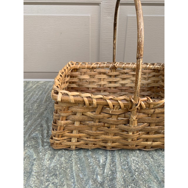 Antique Early 20th Century American Splint Oak Gathering Basket For Sale - Image 4 of 9