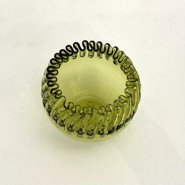 Vintage Blenko Ruffled Edge Bowl in Olive Green, 1960s For Sale - Image 4 of 6