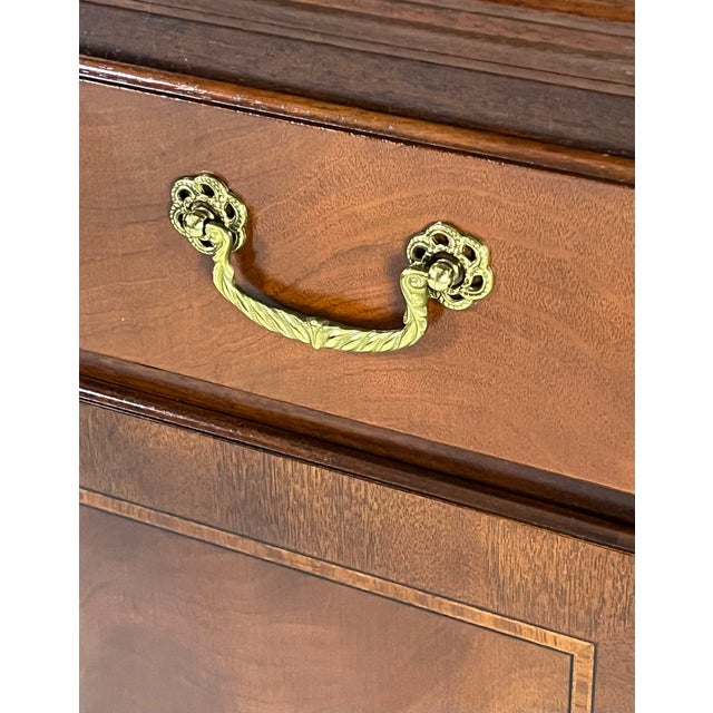 Vintage Ethan Allen Georgian Style Mahogany Breakfront China Cabinet For Sale - Image 9 of 12