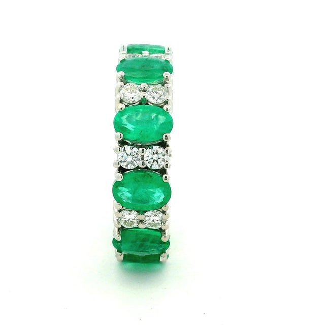 Emerald Colombian Emerald and Diamond 18k White Gold Full Eternity Band Ring, Size 6.5 For Sale - Image 8 of 10