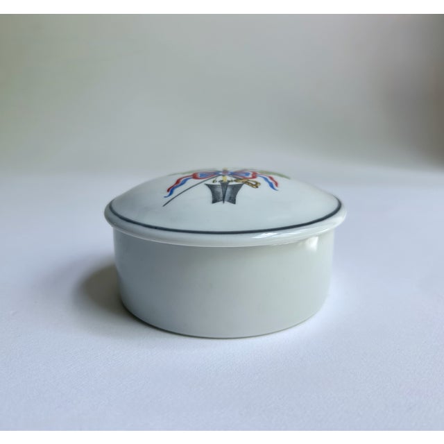 1980s 1980s Limoges for Lancome Bicentenaire Lidded Porcelain Box For Sale - Image 5 of 12