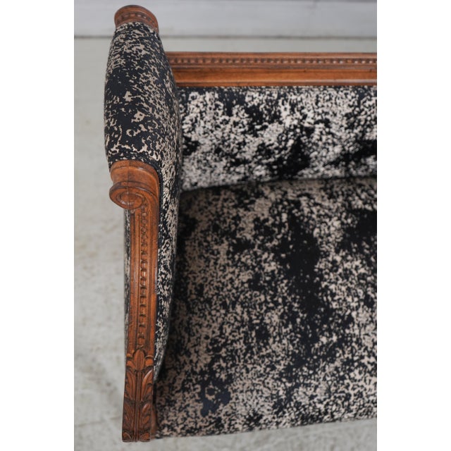 French Louis XV Style Upholstered Bench Settee For Sale - Image 4 of 18