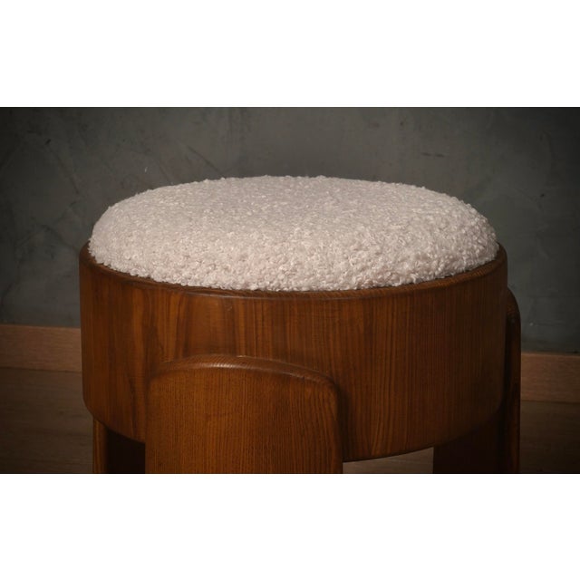 Mid-Century Modern Art Deco Round Ottoman in Ash and White Boucle, 1990 For Sale - Image 3 of 10