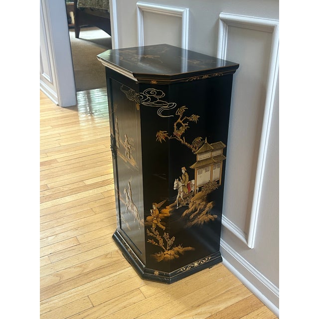 Vintage Hand-Painted Chinoiserie Black-Lacquer Octagonal Pedestal Cabinet For Sale In New York - Image 6 of 10