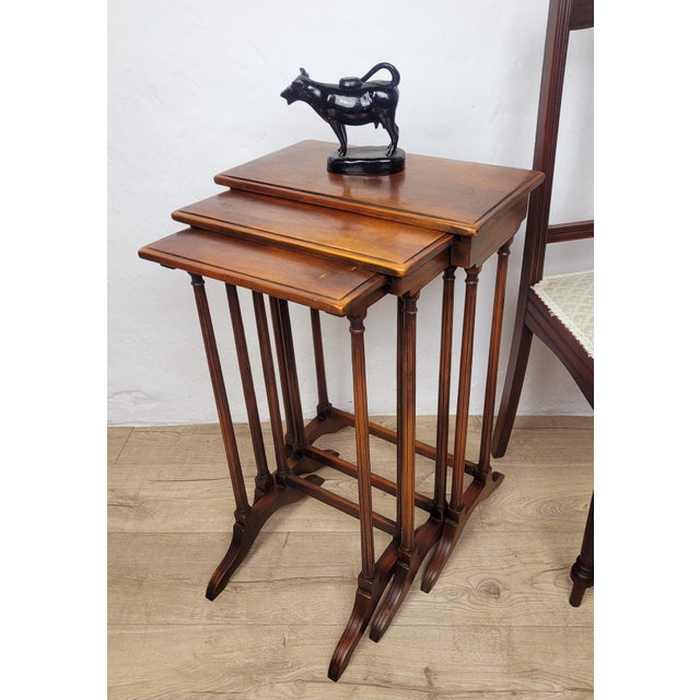 This is a stunning nest of tables, boasting wonderful Victorian carved features. The tabletop display a rich, high quality...