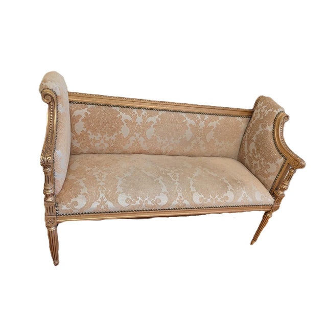 French Vintage French Regency Style Settee - In Superb Condition, Reupholstered in a Gold Damask With a Giltwood Finish For Sale - Image 3 of 7