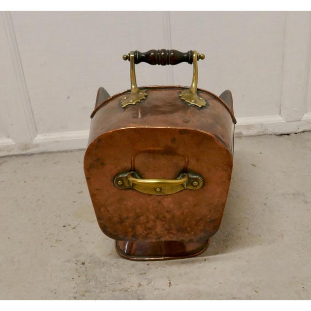Late 19th Century Large Arts & Crafts Copper Helmet Coal Scuttle, 1880s For Sale - Image 5 of 8