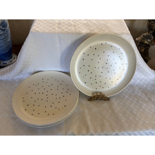 Mid-Century Modern 1950s Metlox Dinner Plates in the Poppyfields California Confetti Pattern - Set of 4 For Sale - Image 3 of 7