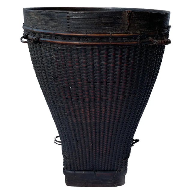 Rattan Basket Dayak Tribe Hand-Woven From Kalimantan, Borneo, Mid 20th Century For Sale - Image 4 of 4