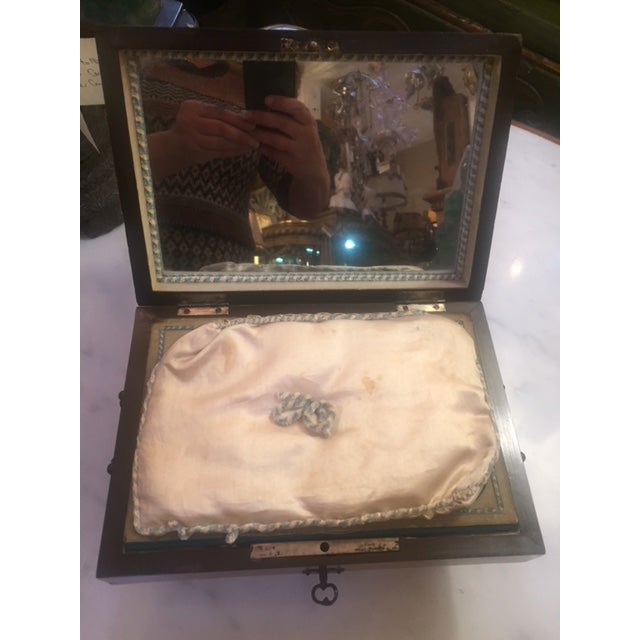 Early 19th C. English Sewing Box For Sale In Los Angeles - Image 6 of 9