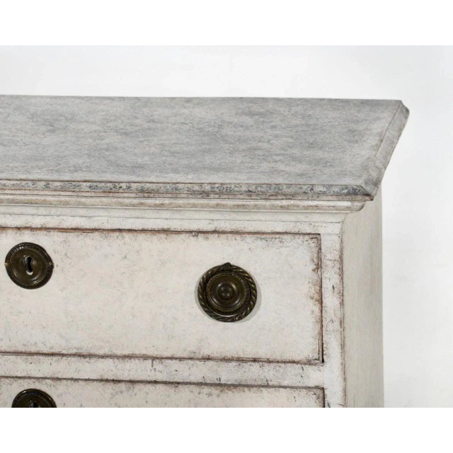 Fine european chest with top with faux marble painted top and original hardware, circa 1790 - 1810s. h. 80 w. 74 d. 45 cm...