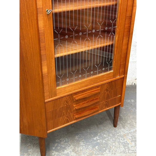 1960s Danish Mid Century Modern Teak Etched Glass Door Corner Cabinet Dry Bar For Sale - Image 4 of 9
