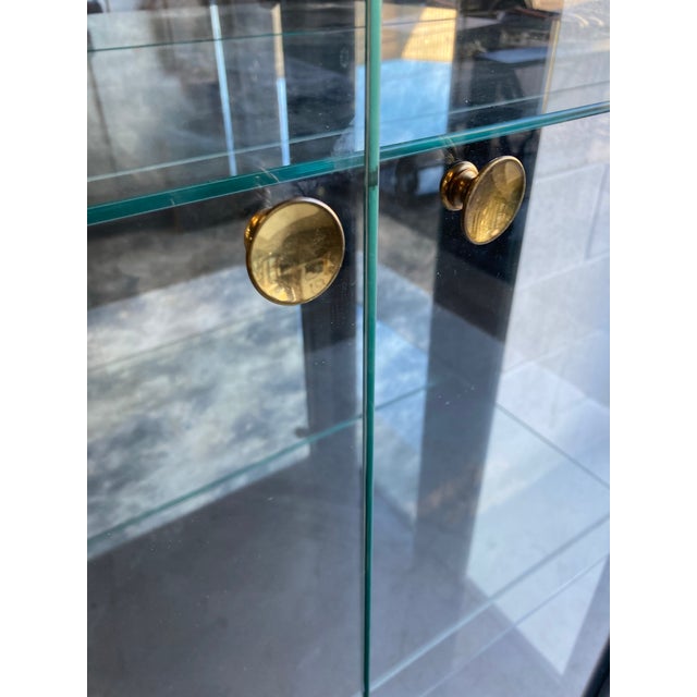 Mastercraft 1970s Brass Vitrine Display Cabinet by Mastercraft For Sale - Image 4 of 6