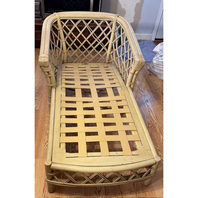 Vintage Hollywood Regency Chaise Lounge in Ecru, circa 1950s–1960s Elegant vintage Hollywood Regency chaise lounge...