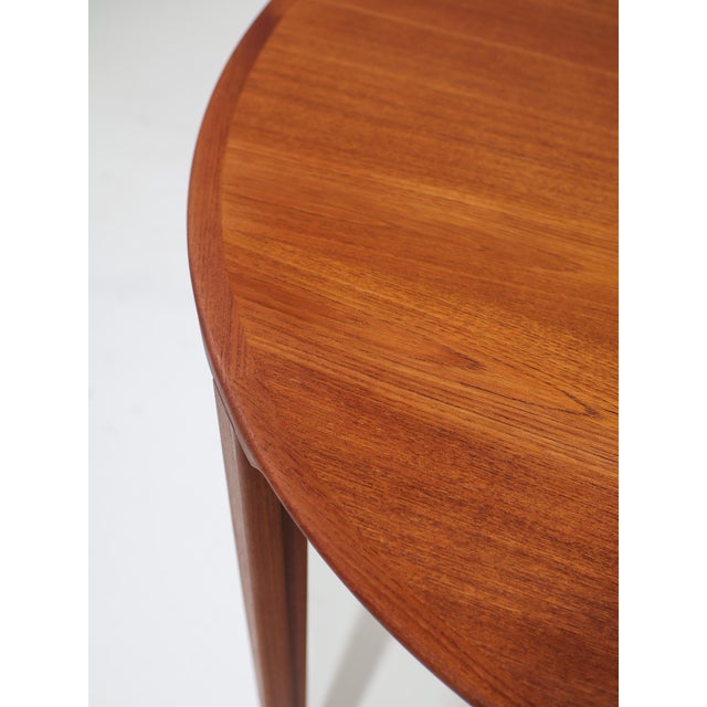 Round Extendable Dining Table in Teak by Henry Rosengren Hansen for Brande Møbelindustri, Denmark, 1960s For Sale - Image 9 of 18