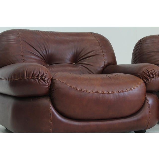 Brown Set Vintage Italian Burgundy Lounge Chairs by Sapporo for Mobil Girgi, 1970s, Set of 2 For Sale - Image 8 of 11