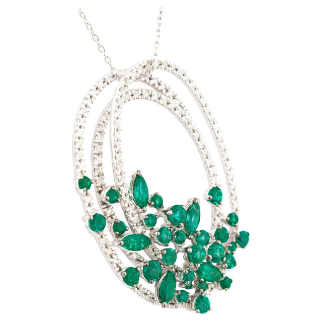 Natural emerald 3.53cts & diamond 0.84cts pendant in 18k gold For Sale In New York - Image 6 of 18
