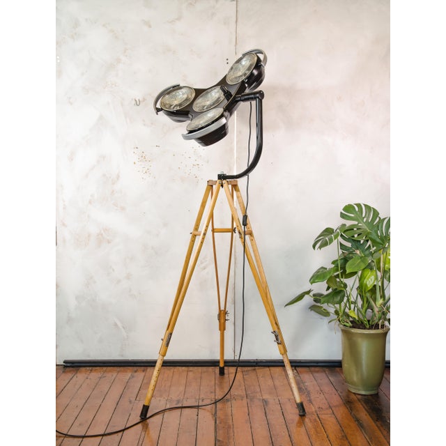 Metal 2004 Four-Lens Shadowless Surgical Lamp on Army Crutch Tripod from Heraeus Hanaulux, 1990s For Sale - Image 7 of 18