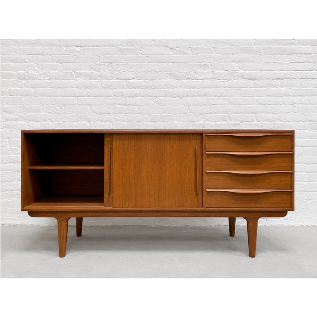 2020s Sculptural Mid Century Modern Styled Credenza / Media Stand / Sideboard For Sale - Image 5 of 11