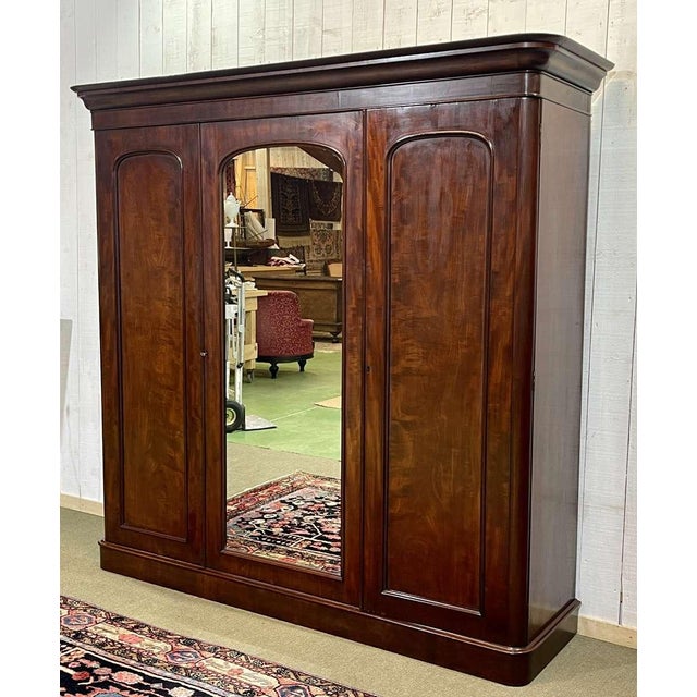 antique Victorian English Wardrobe in Mahogany, 1800s For Sale - Image 3 of 18