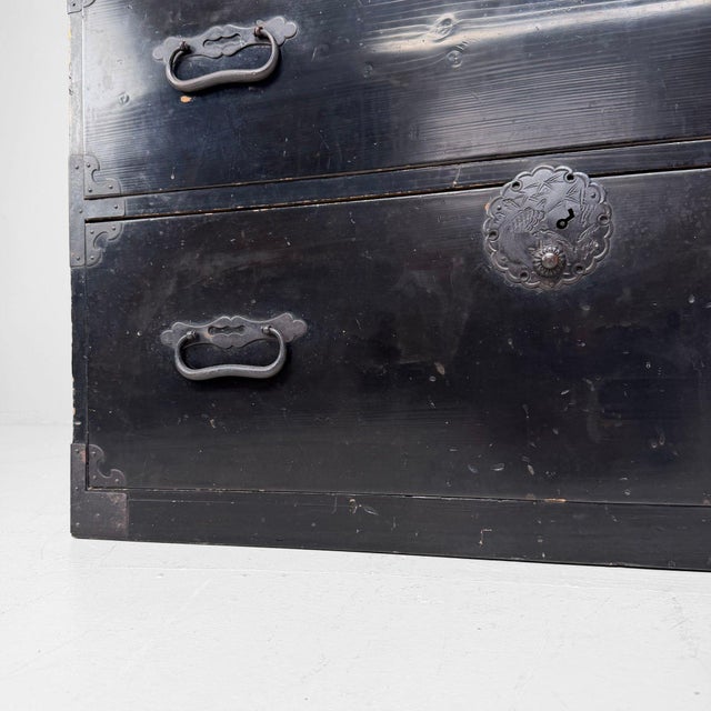 Antique Japanese Kimono Tansu Chest, 1910 For Sale - Image 5 of 18