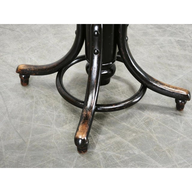 Adjustable Bentwood Piano Stool in the style of Thonet, Czechoslovakia, 1930s For Sale - Image 6 of 10