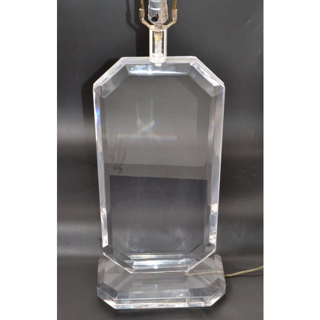 Mid-Century Modern Flat Beveled Lucite Table Lamp For Sale - Image 10 of 13