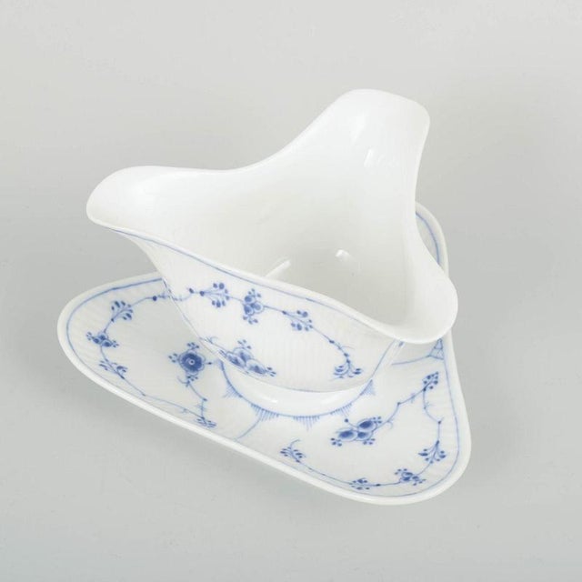 Royal Copenhagen Blue Fluted Plain, model 1/203. Sauce boat, 1898–1923. Beautiful and classic sauce boat in Blue Fluted...