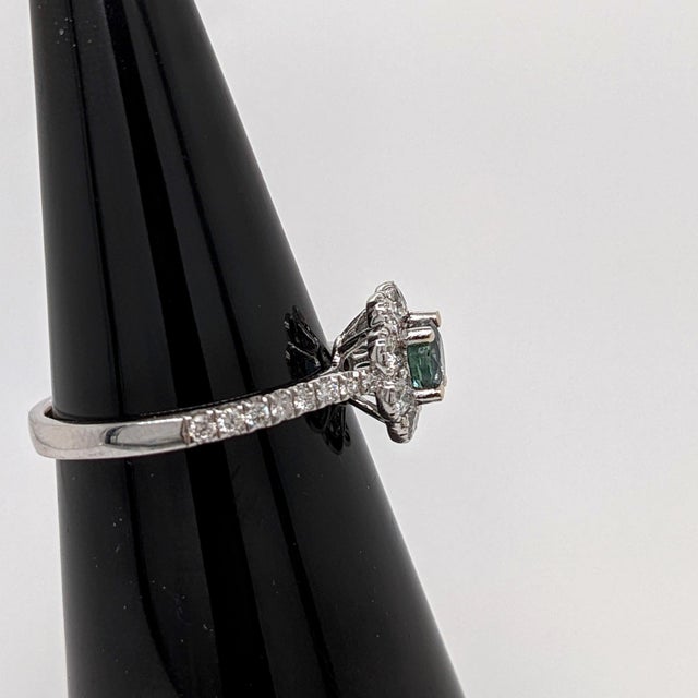 Green Flower Power Natural Color Changing Alexandrite Ring in Solid 14k Gold, 4.5mm, Size 6.75 For Sale - Image 8 of 12