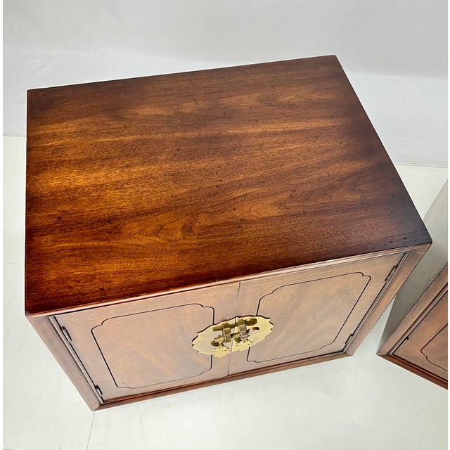 Vintage Henredon Attributed Asian Asian-Inspired Walnut Nightstands / Cabinets – Pair For Sale - Image 6 of 16