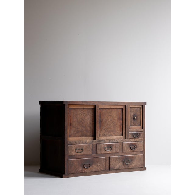 Wood Japanese Antique Tansu Cabinet / Taishō–Shōwa Period 1910s–1940s For Sale - Image 7 of 16