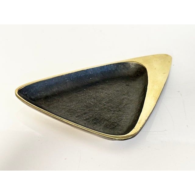 Mid-Century Modern Brass Bowl in the style of the Hagenau Workshops, Austria, 1950s For Sale - Image 3 of 15