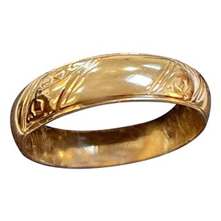 14 Karat Yellow Gold Classic Wide Wedding Band With Design Ring, Unisex Size 9 For Sale