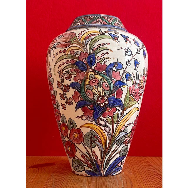 The "GIOTTO" artistic ceramics workshop is located in Monte San Savino, in the Le Fonti district, the same place where it...