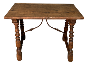 Antique Table in Walnut, 1800