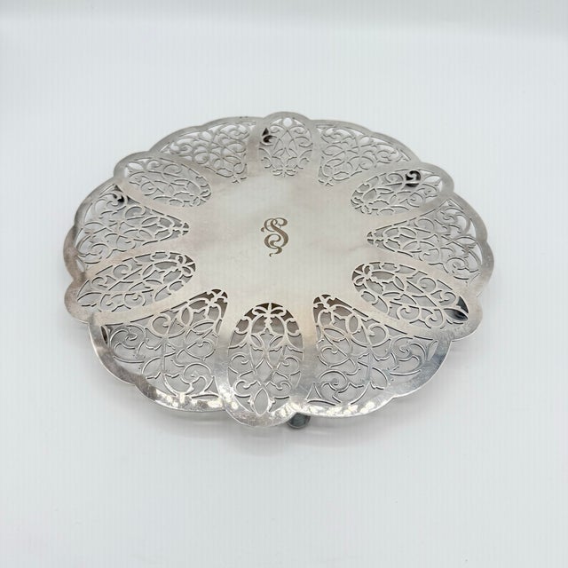 Vintage International Silver Co. Pierced Silverplate Footed Trivet With Monogram For Sale In Richmond - Image 6 of 6