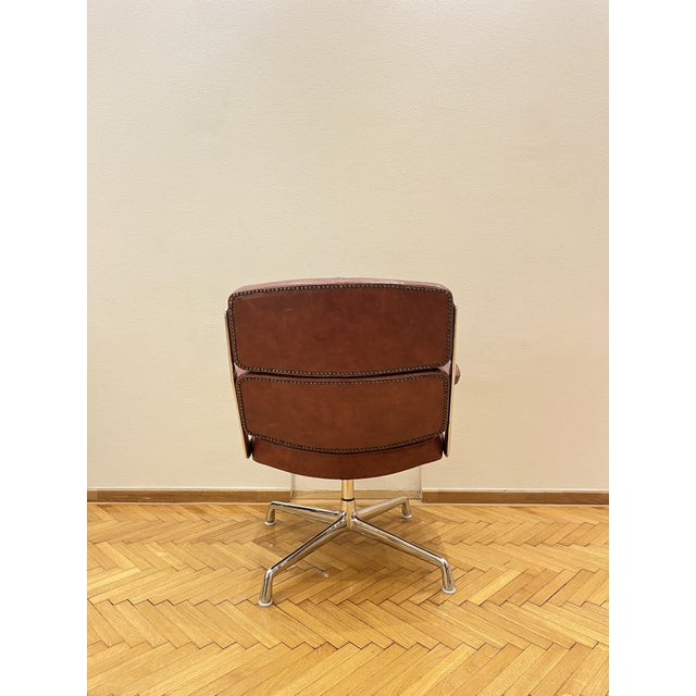 Metal ES 108 Lobby Chair in Brown Leather by Charles and Ray Eames for Vitra, 1960s For Sale - Image 7 of 12