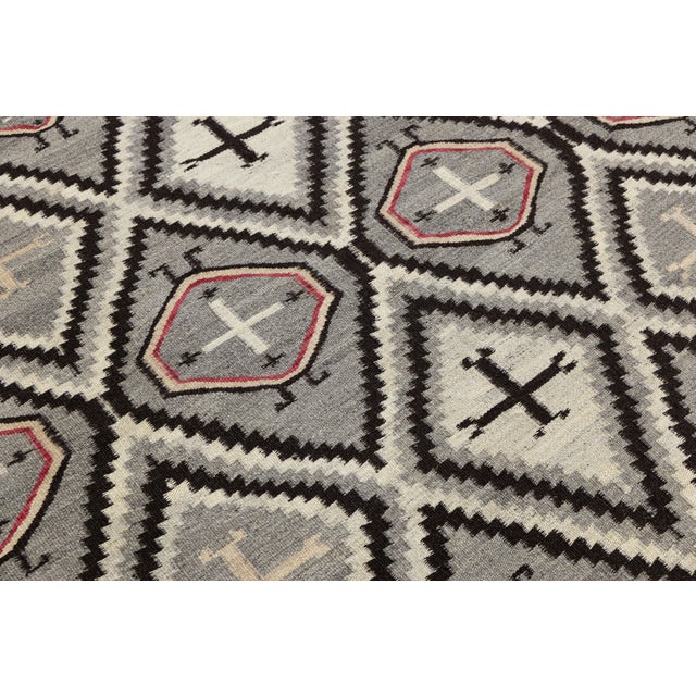 Gray Modern Navajo Style Wool Area Rug – Geometric Diamond Lattice With Cross Motifs For Sale - Image 8 of 10